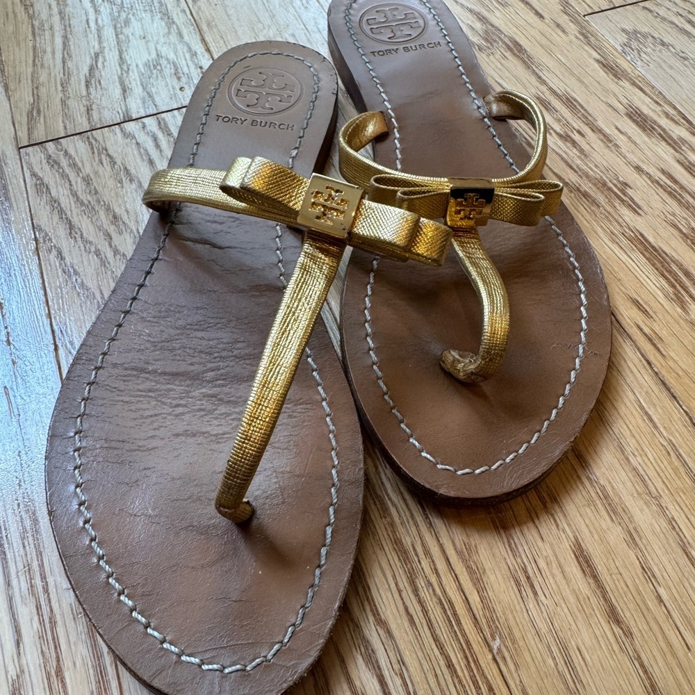 Tory Burch Gold Leather Bow Thong Sandals on Brown Footbed